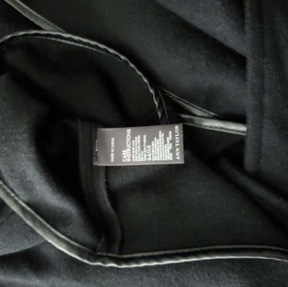 Ann Taylor Black Cape - Picture 5 of 5